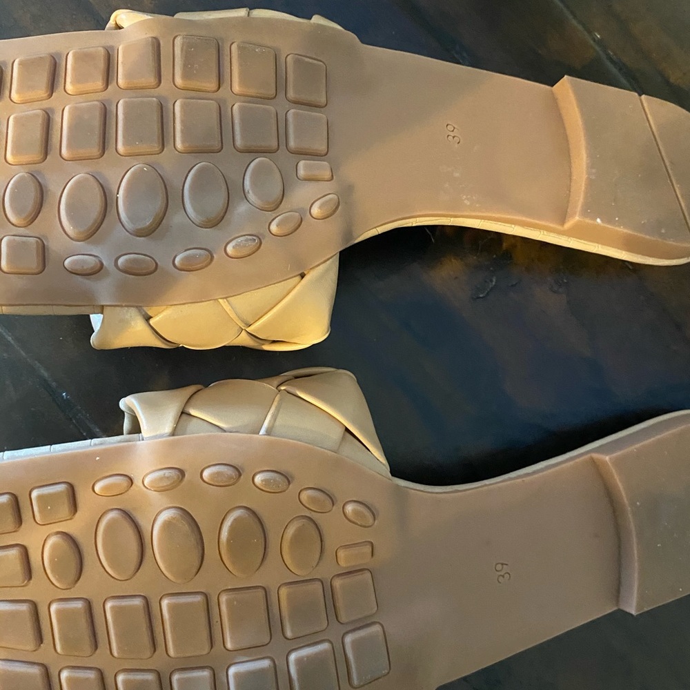 Sandals 👡 - Picture 3 of 4